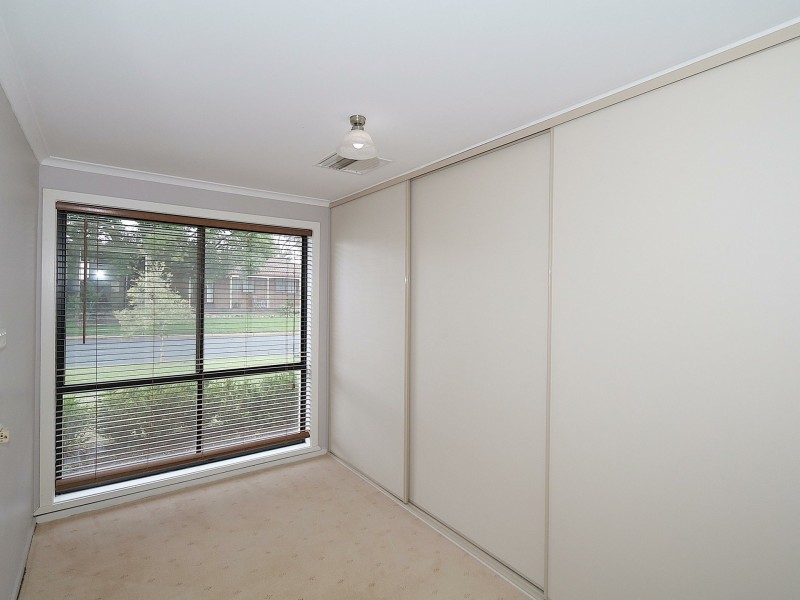 12 Eastlake Drive, Lake Albert NSW 2650