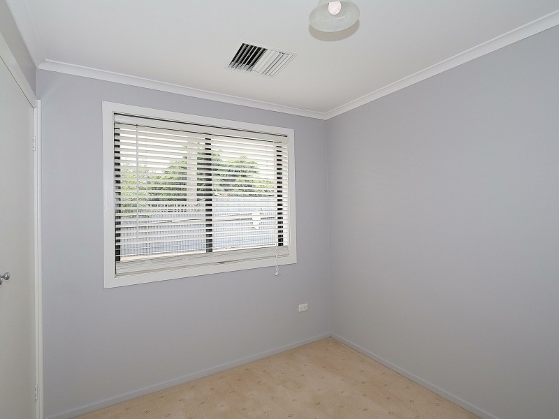 12 Eastlake Drive, Lake Albert NSW 2650
