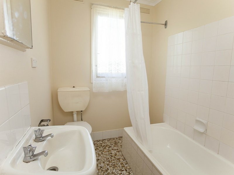 24 Ziegler Avenue, Kooringal NSW 2650