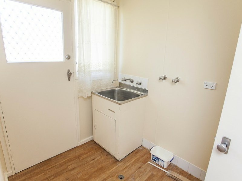 24 Ziegler Avenue, Kooringal NSW 2650