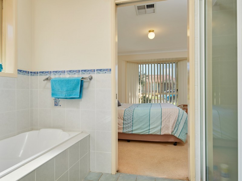 25 Wonkana Road, Glenfield Park NSW 2650