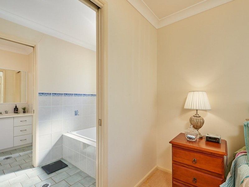 25 Wonkana Road, Glenfield Park NSW 2650