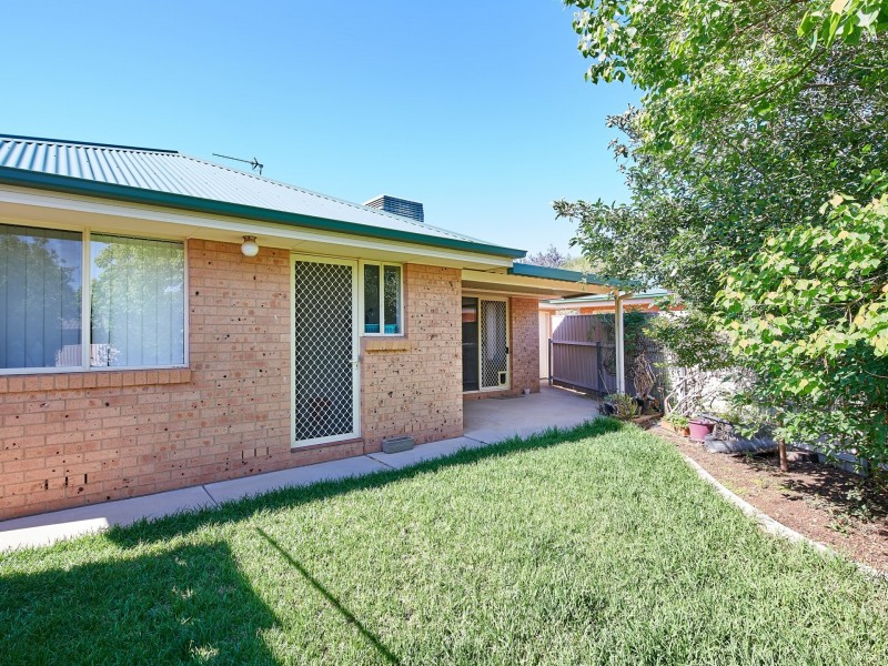 25 Wonkana Road, Glenfield Park NSW 2650