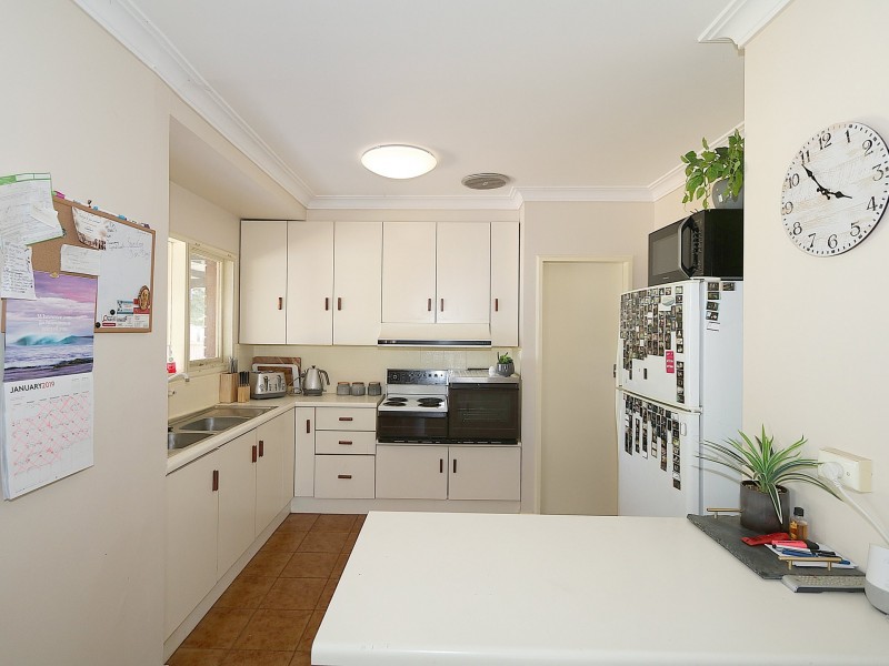 21 Inglis Street, Lake Albert NSW 2650