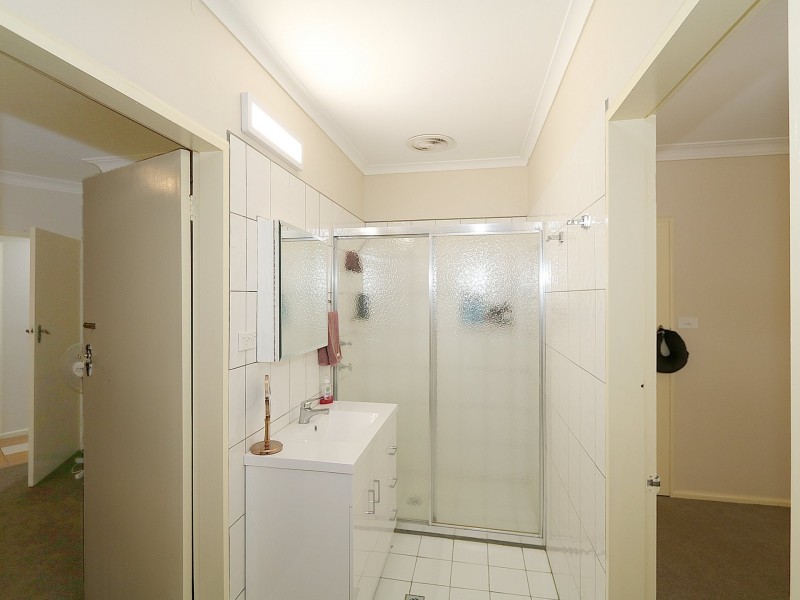 21 Inglis Street, Lake Albert NSW 2650