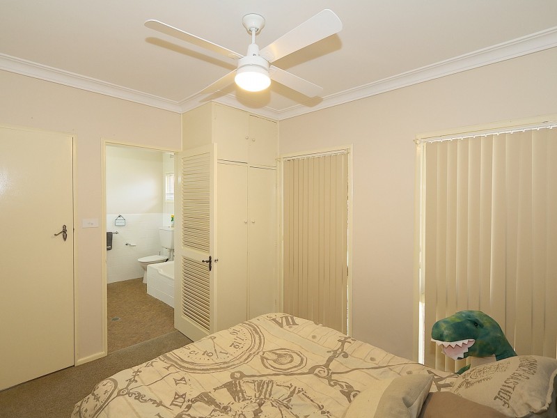 21 Inglis Street, Lake Albert NSW 2650