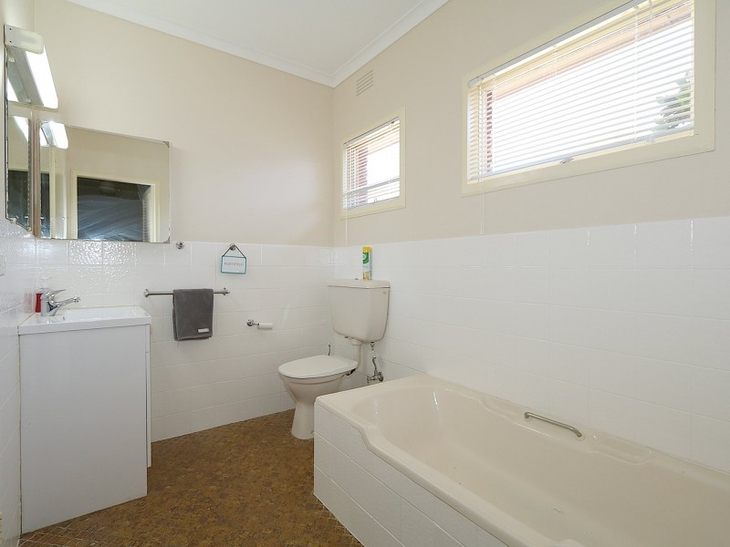 21 Inglis Street, Lake Albert NSW 2650