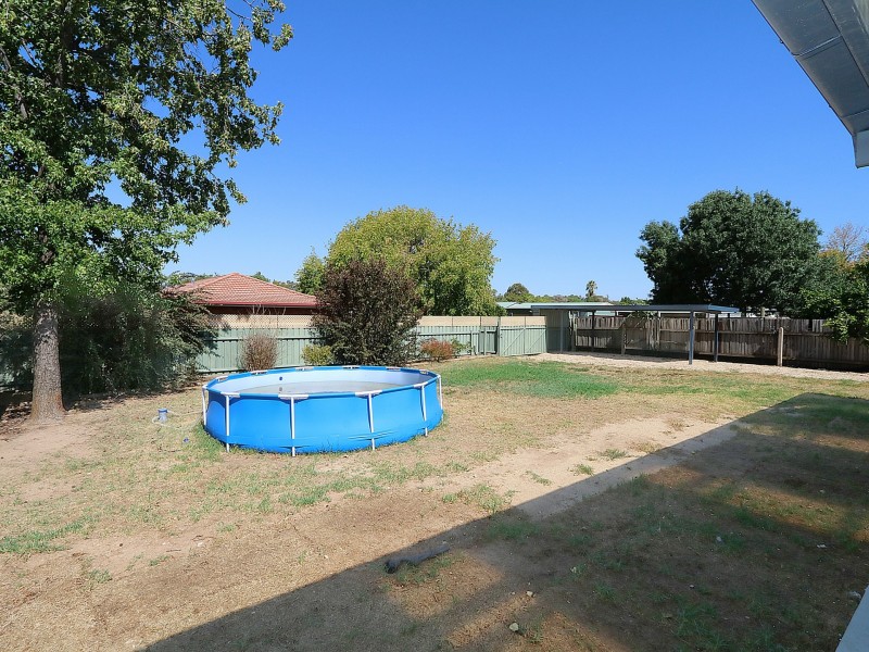 21 Inglis Street, Lake Albert NSW 2650