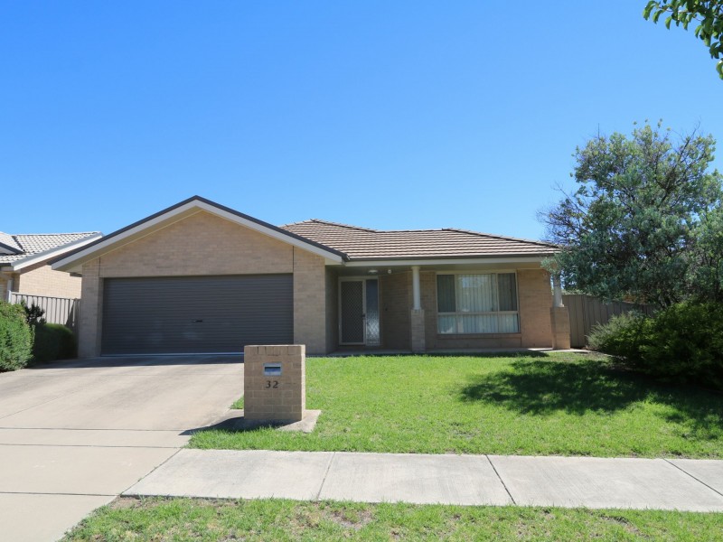 32 Barrima Drive, Glenfield Park NSW 2650