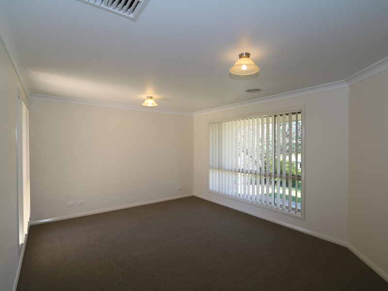 32 Barrima Drive, Glenfield Park NSW 2650