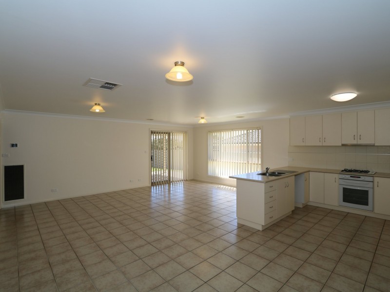 32 Barrima Drive, Glenfield Park NSW 2650