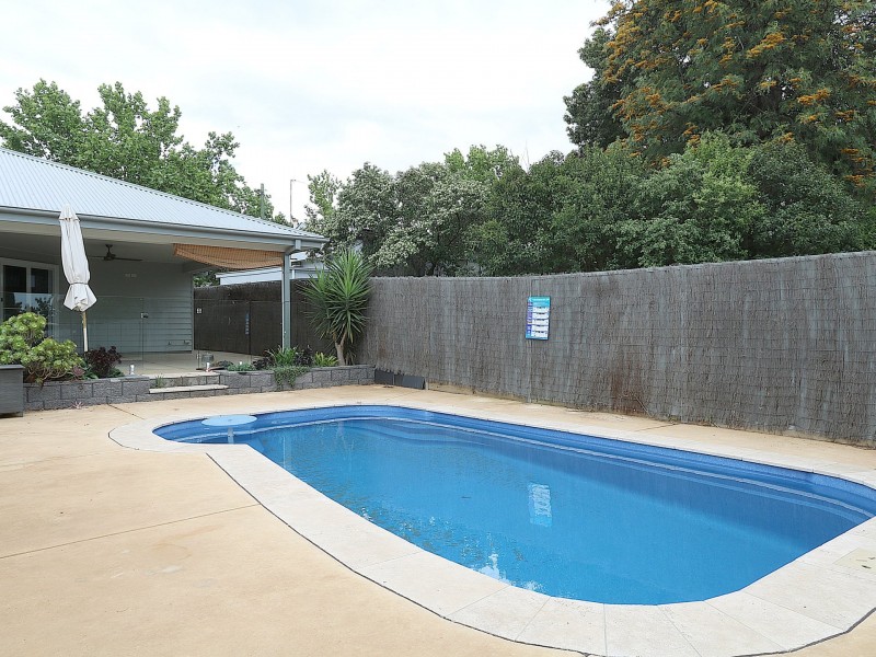 135 Grove Street, Kooringal NSW 2650