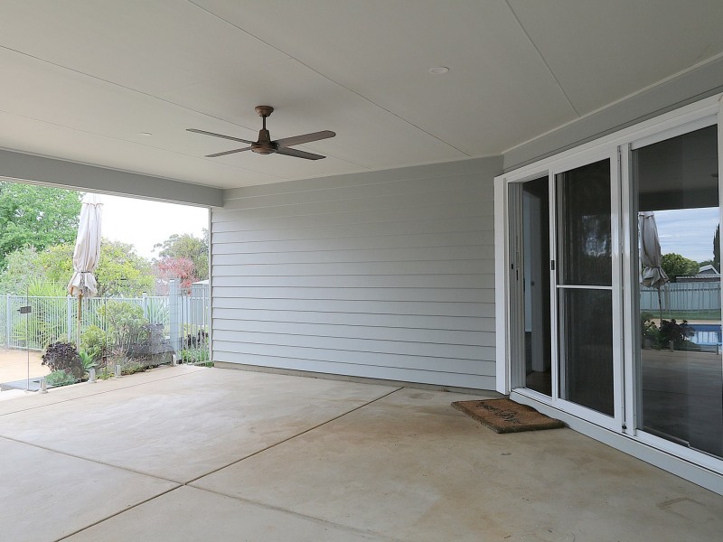 135 Grove Street, Kooringal NSW 2650