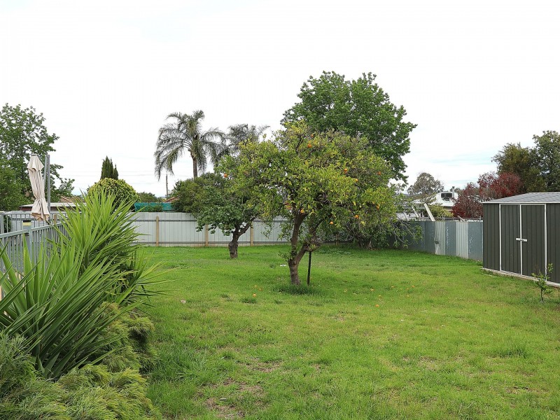 135 Grove Street, Kooringal NSW 2650