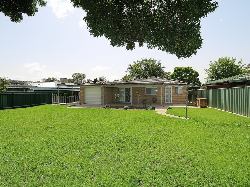 16 Goborra Street, Glenfield Park NSW 2650
