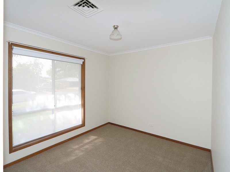 16 Goborra Street, Glenfield Park NSW 2650