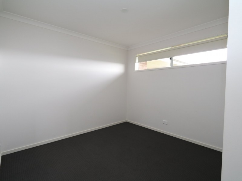 8b Paperbark Drive, Forest Hill NSW 2651