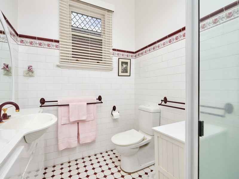 24 Thorne Street, Wagga Wagga NSW 2650