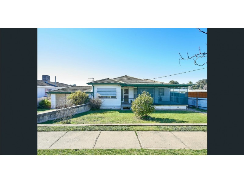 1 Tichborne Crescent, Kooringal NSW 2650