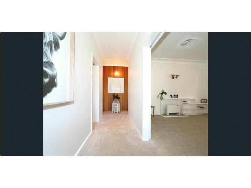 1 Tichborne Crescent, Kooringal NSW 2650