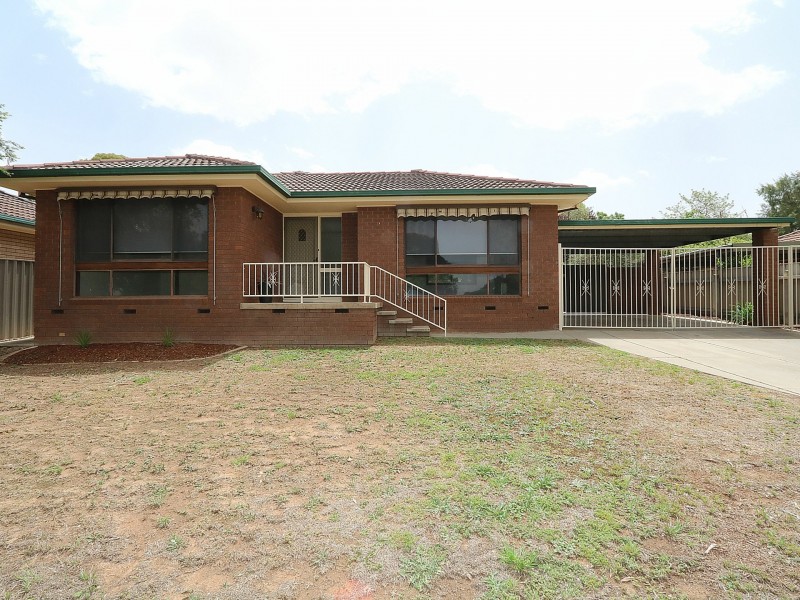 8 Pugsley Avenue, Estella NSW 2650