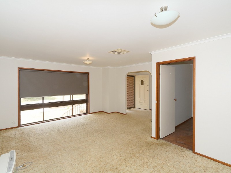 8 Pugsley Avenue, Estella NSW 2650