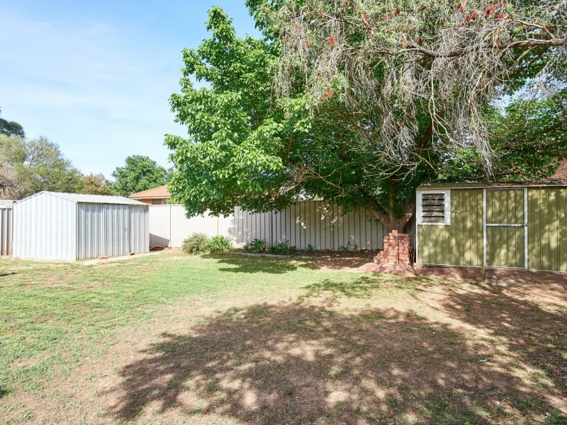 8 Pugsley Avenue, Estella NSW 2650