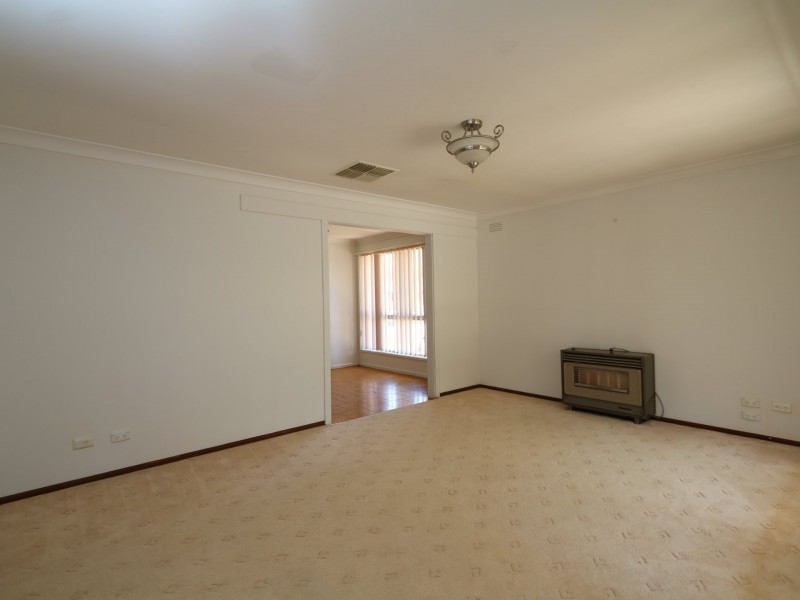 468 Lake Albert Road, Lake Albert NSW 2650