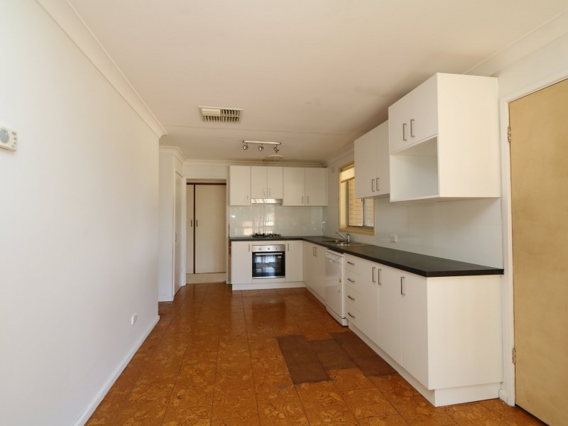 468 Lake Albert Road, Lake Albert NSW 2650