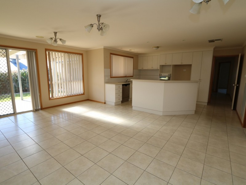 39 Gunn Drive, Estella NSW 2650