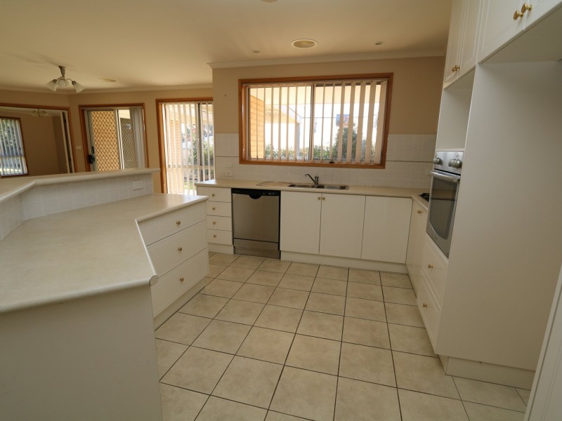 39 Gunn Drive, Estella NSW 2650