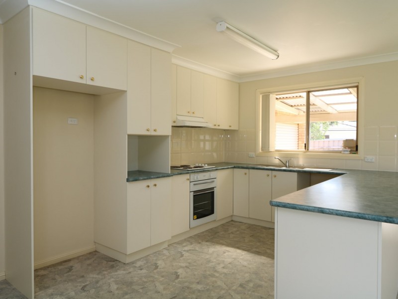 28 Yarrawah Crescent, Bourkelands NSW 2650