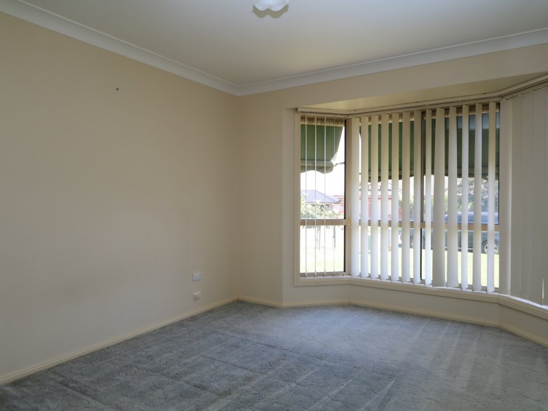 28 Yarrawah Crescent, Bourkelands NSW 2650