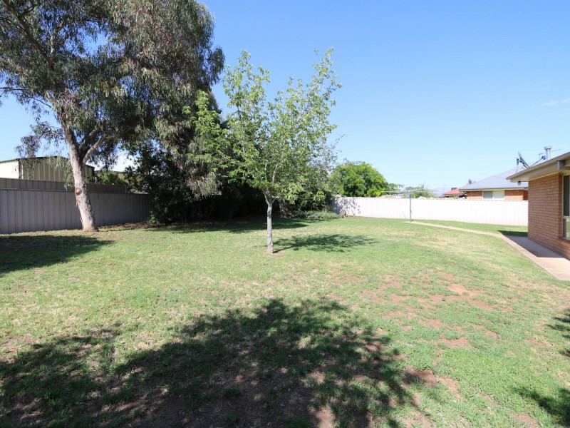 28 Yarrawah Crescent, Bourkelands NSW 2650