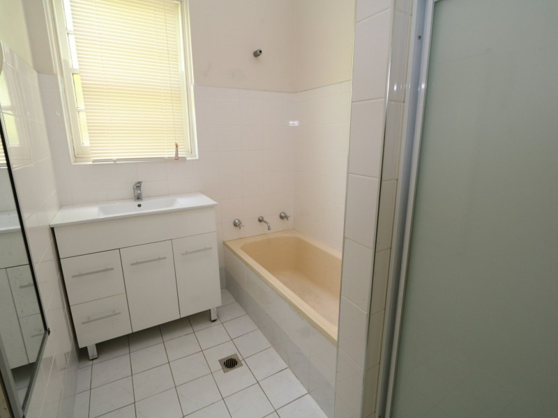 69 Mitchelmore Street, Turvey Park NSW 2650