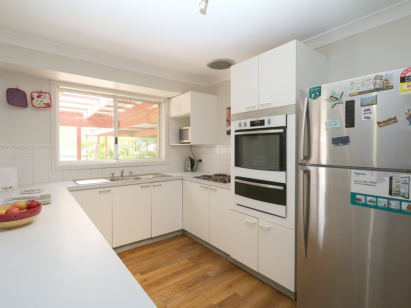 16 Jeeba Place, Glenfield Park NSW 2650