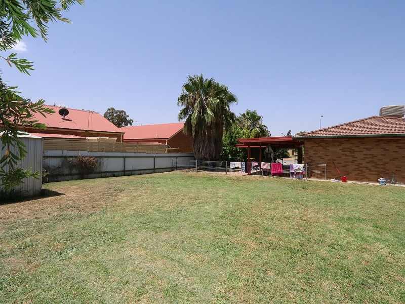 16 Jeeba Place, Glenfield Park NSW 2650