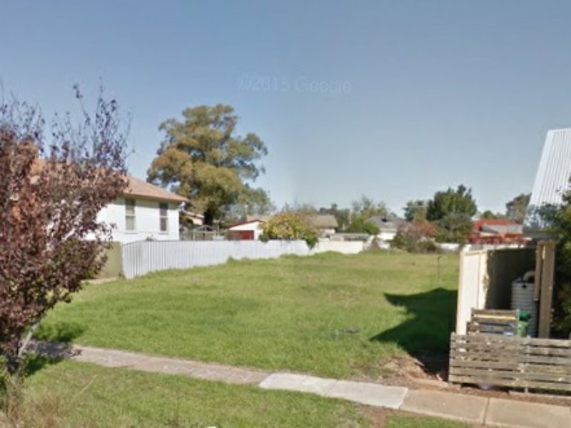 79 Phillip Avenue, Mount Austin NSW 2650