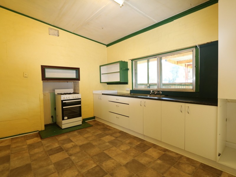 20 Power Street, Lake Albert NSW 2650