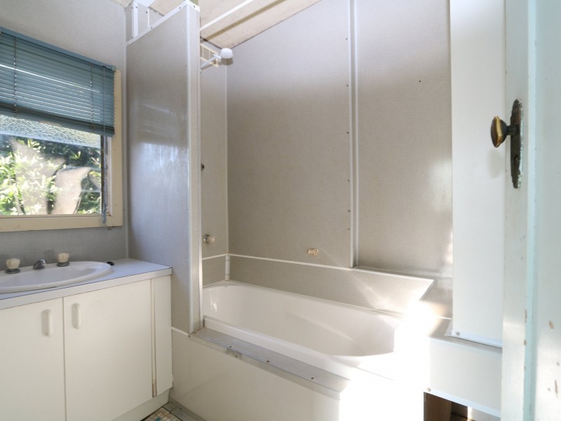 20 Power Street, Lake Albert NSW 2650