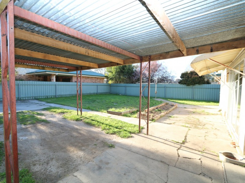 20 Power Street, Lake Albert NSW 2650