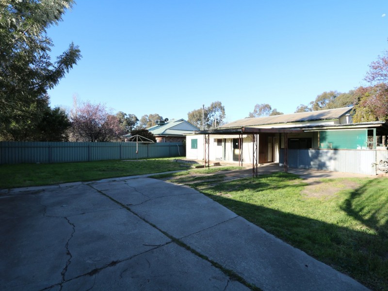 20 Power Street, Lake Albert NSW 2650