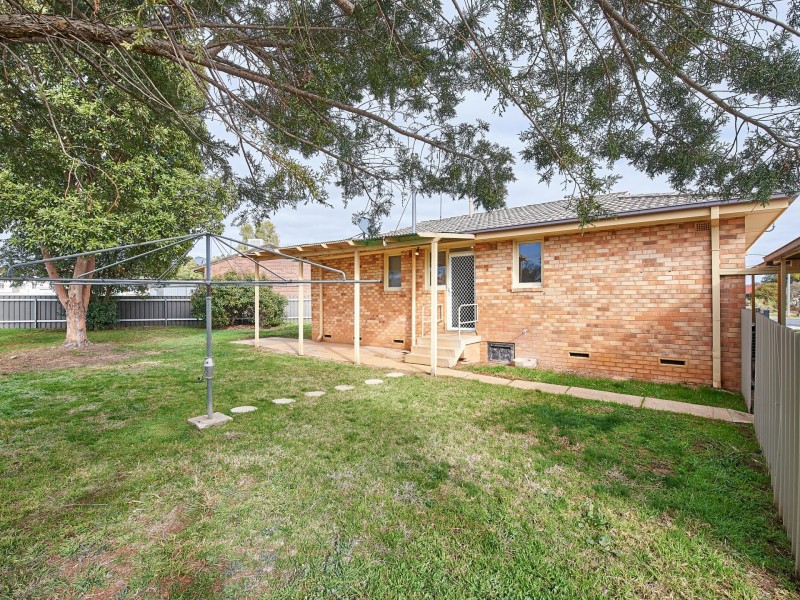 2 Smithies Place, Ashmont NSW 2650