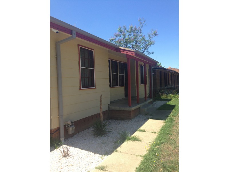 13 Meads Place, Mount Austin NSW 2650