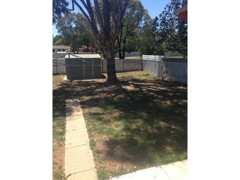 13 Meads Place, Mount Austin NSW 2650