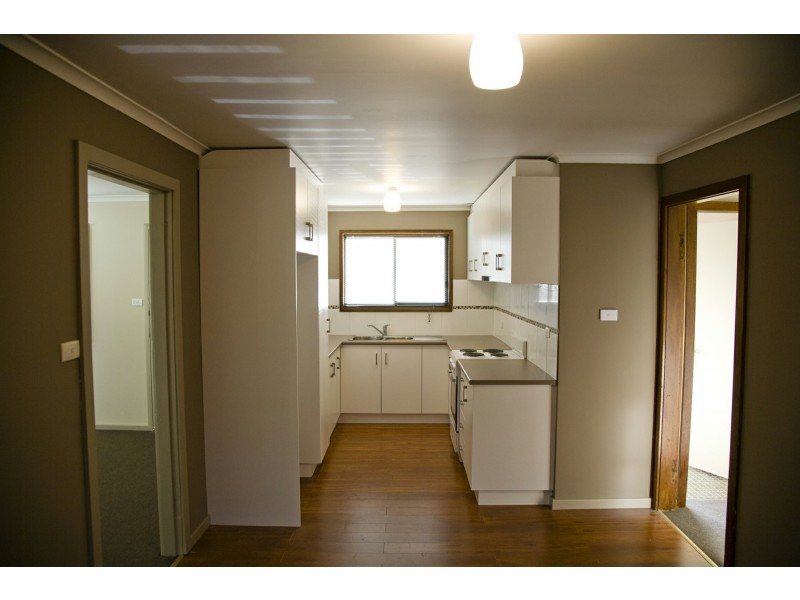 11 Dennis Crescent, Tolland NSW 2650