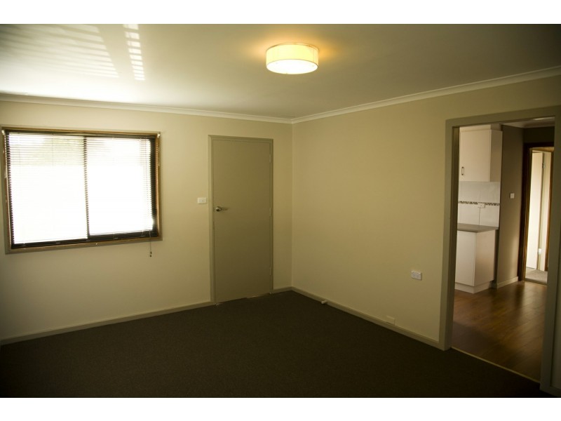 11 Dennis Crescent, Tolland NSW 2650