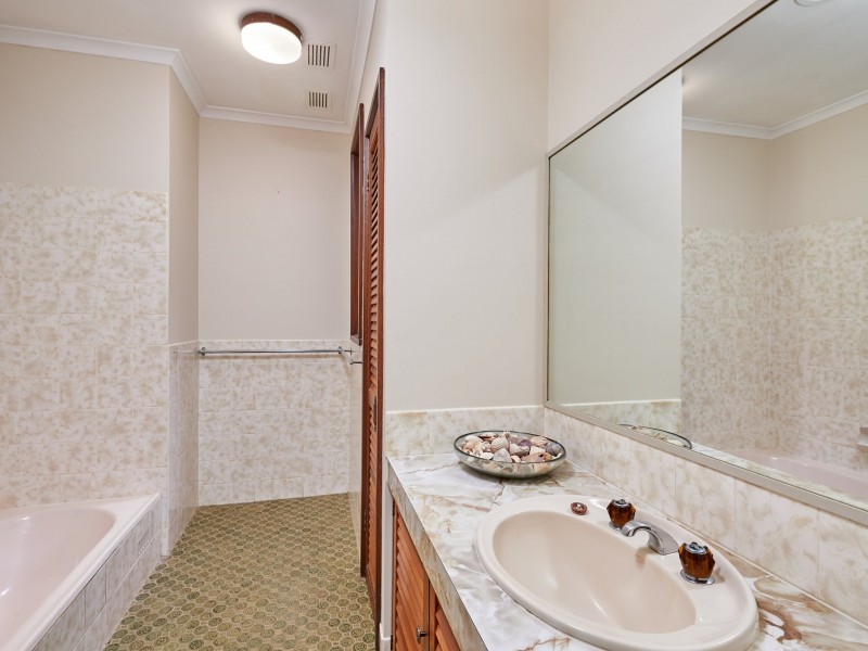 79 Simkin Crescent, Kooringal NSW 2650