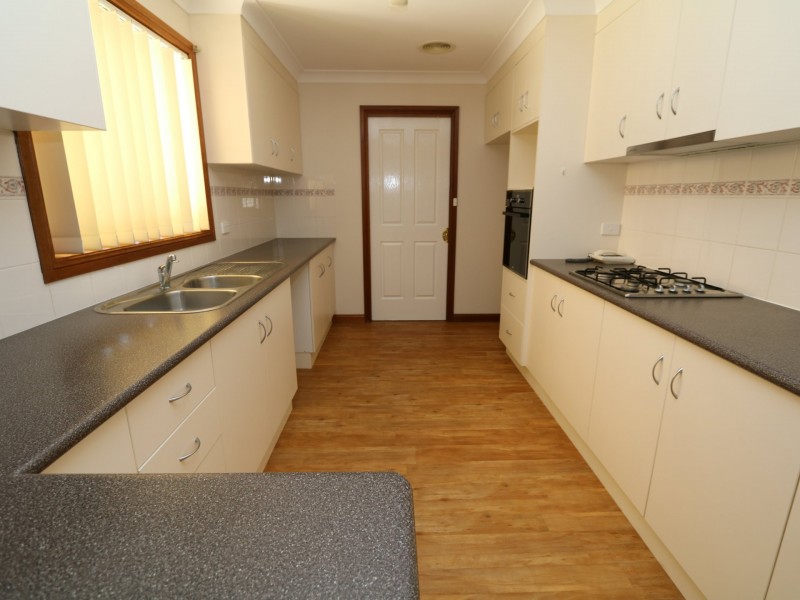 24 Alldis Place, Kooringal NSW 2650