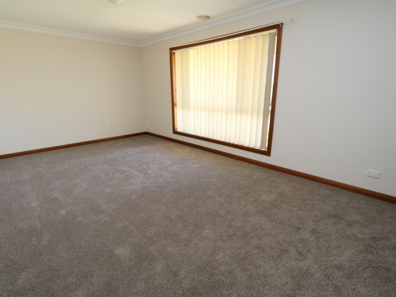 24 Alldis Place, Kooringal NSW 2650